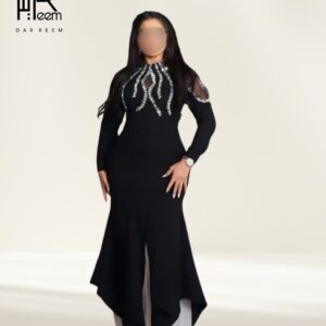 فستان "ليالي الريم" الأسود بتطريز فضي وحزام ساتان أنيق