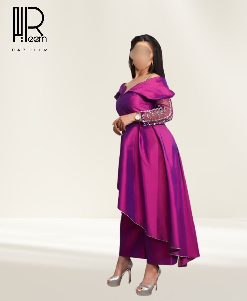 فستان "أميرة الريم" البنفسجي المطرز بالكريستال فستان "أميرة الريم" البنفسجي المطرز بالكريستال