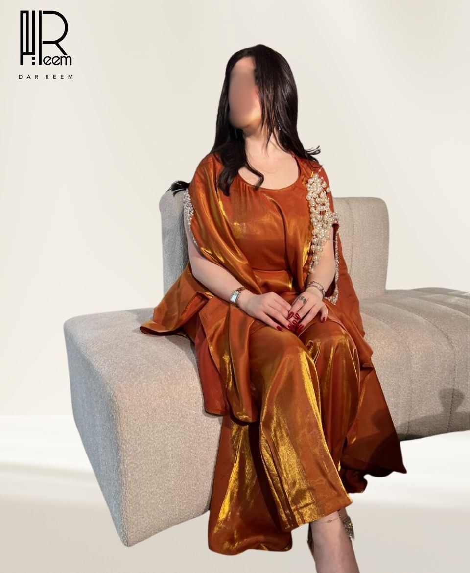 فستان "عنبر الريم" النحاسي الفاخر فستان "عنبر الريم" النحاسي الفاخر